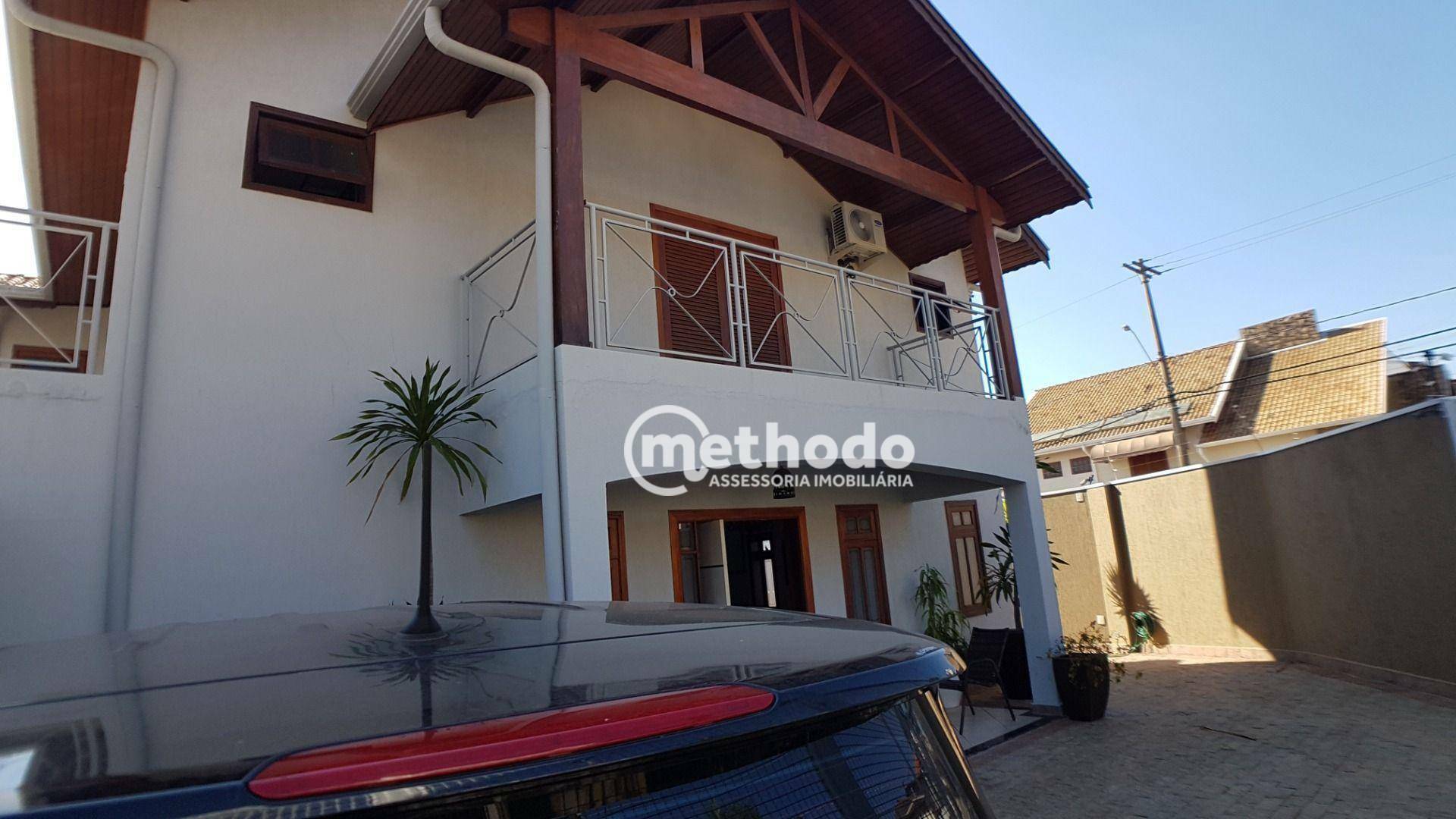 Casa à venda com 4 quartos, 289m² - Foto 1