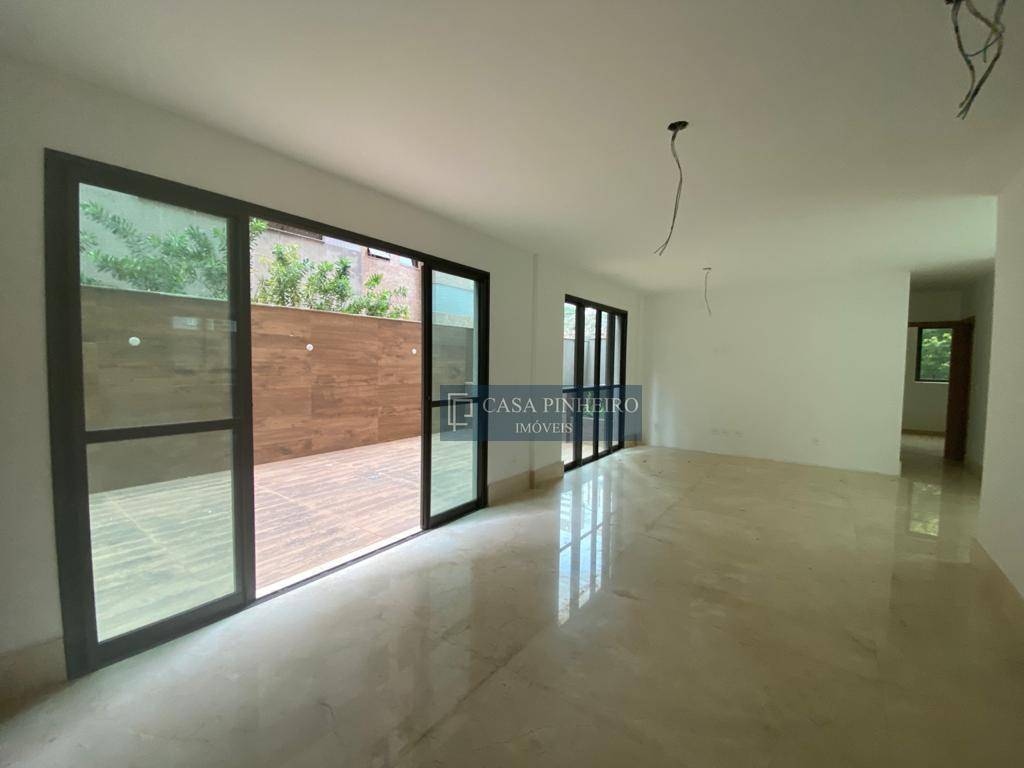 Apartamento à venda com 3 quartos, 110m² - Foto 1