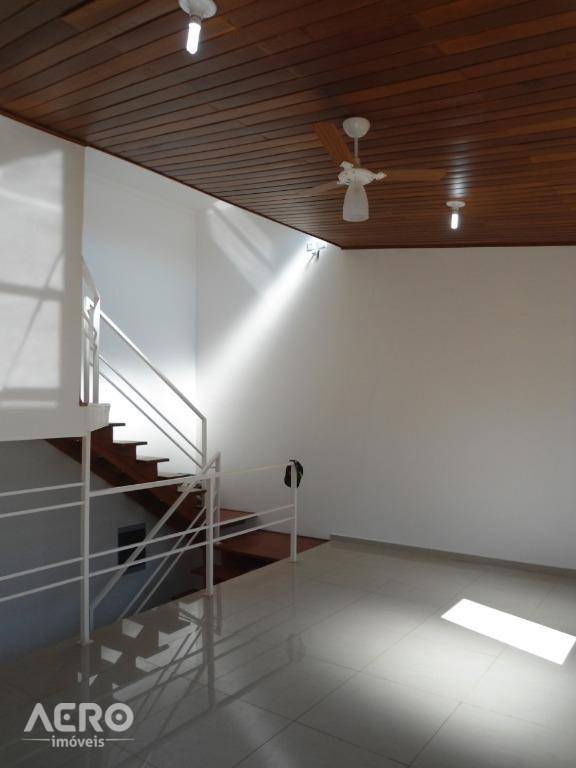 Casa à venda com 3 quartos, 162m² - Foto 8