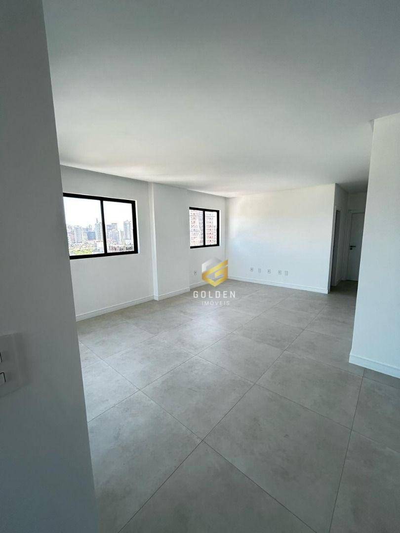 Apartamento para alugar com 2 quartos, 87m² - Foto 12