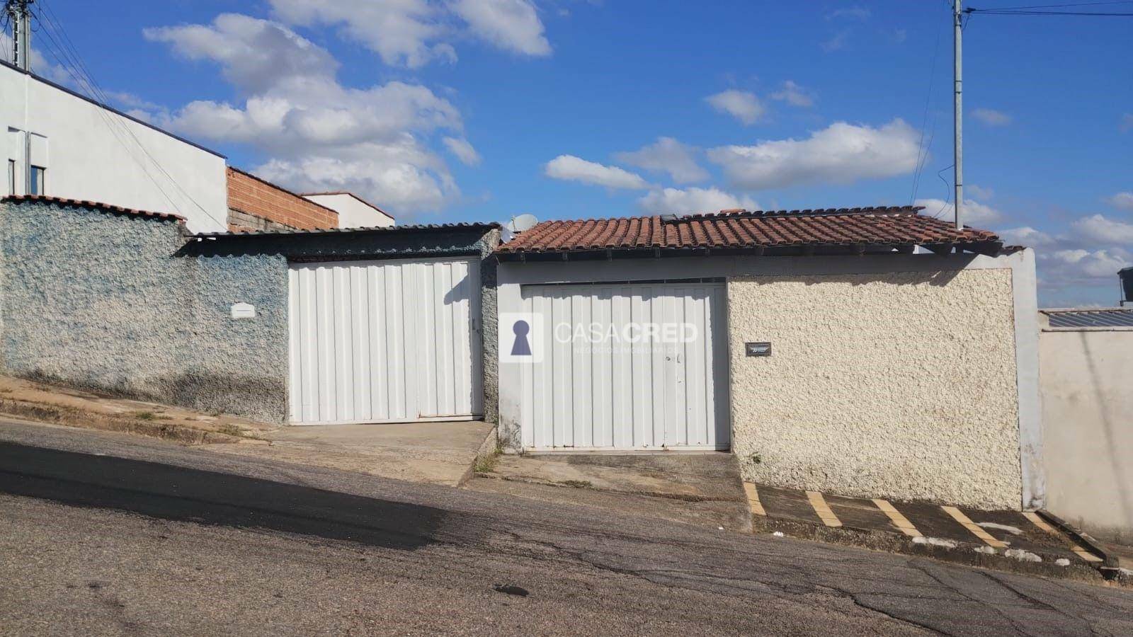 Casa à venda com 3 quartos, 200m² - Foto 1