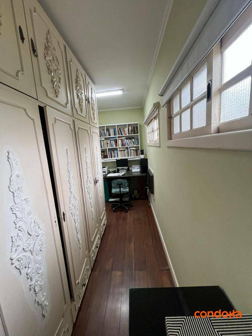 Casa para alugar com 4 quartos, 221m² - Foto 25