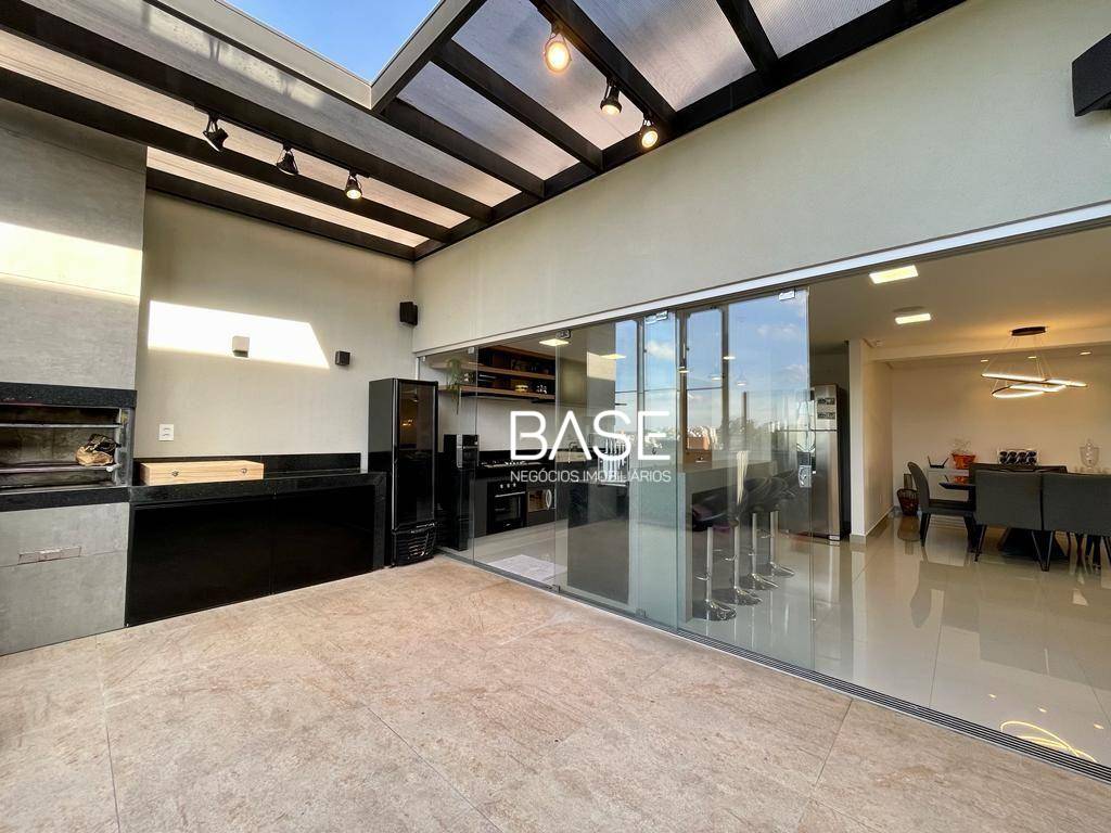 Apartamento, 3 quartos, 222 m² - Foto 1