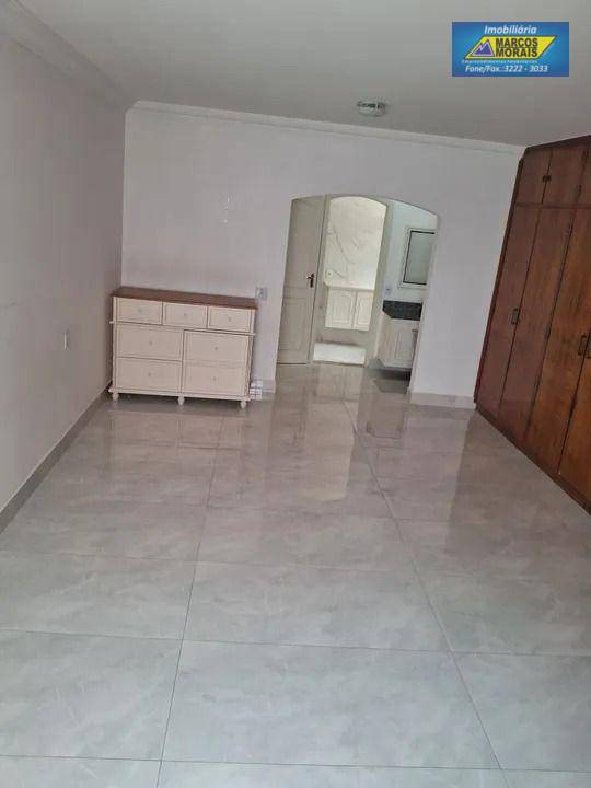 Casa para alugar com 2 quartos, 300m² - Foto 18