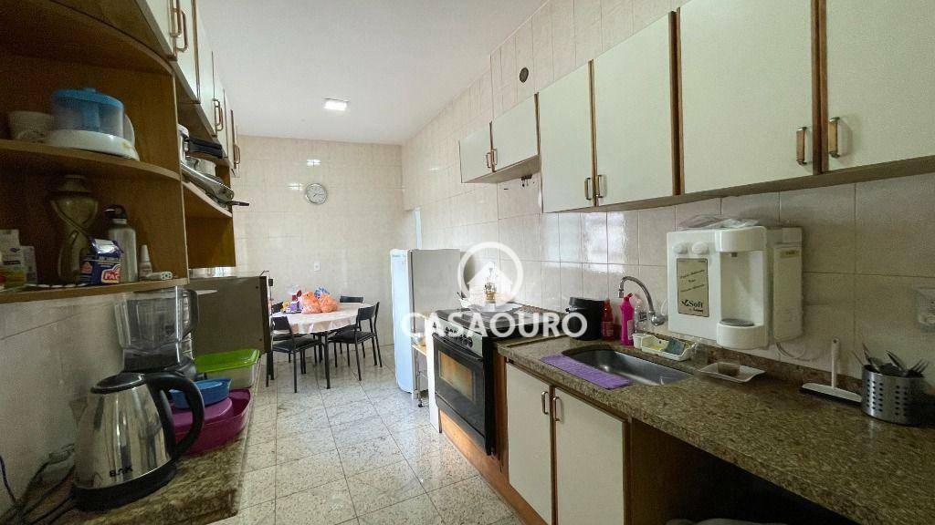 Casa à venda com 7 quartos, 400m² - Foto 22