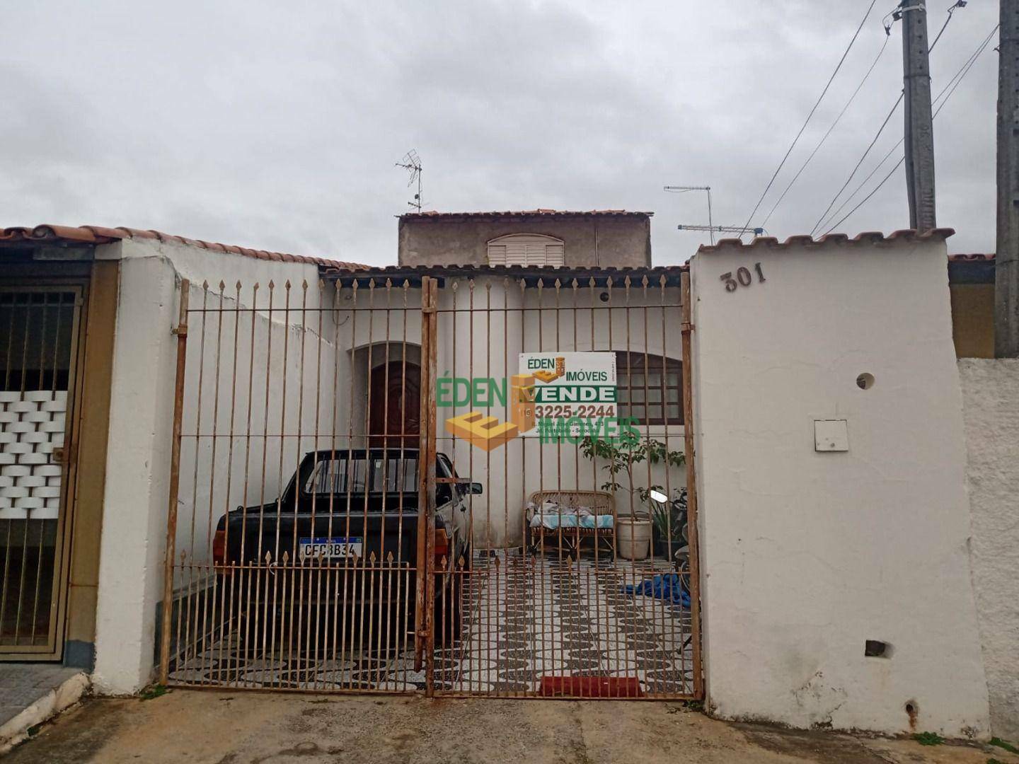 Casa à venda com 3 quartos, 240m² - Foto 1