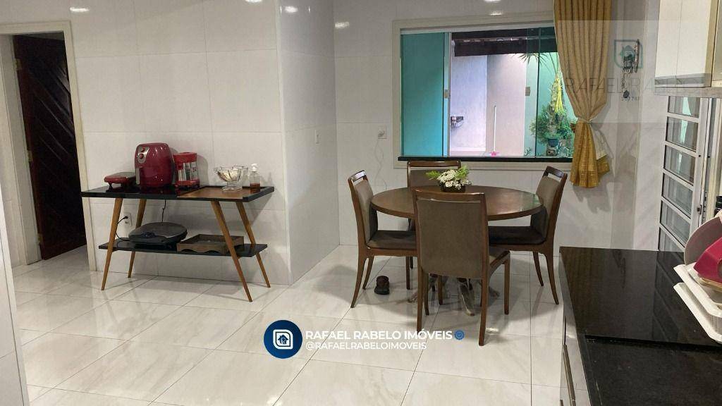 Casa à venda com 2 quartos, 220m² - Foto 2