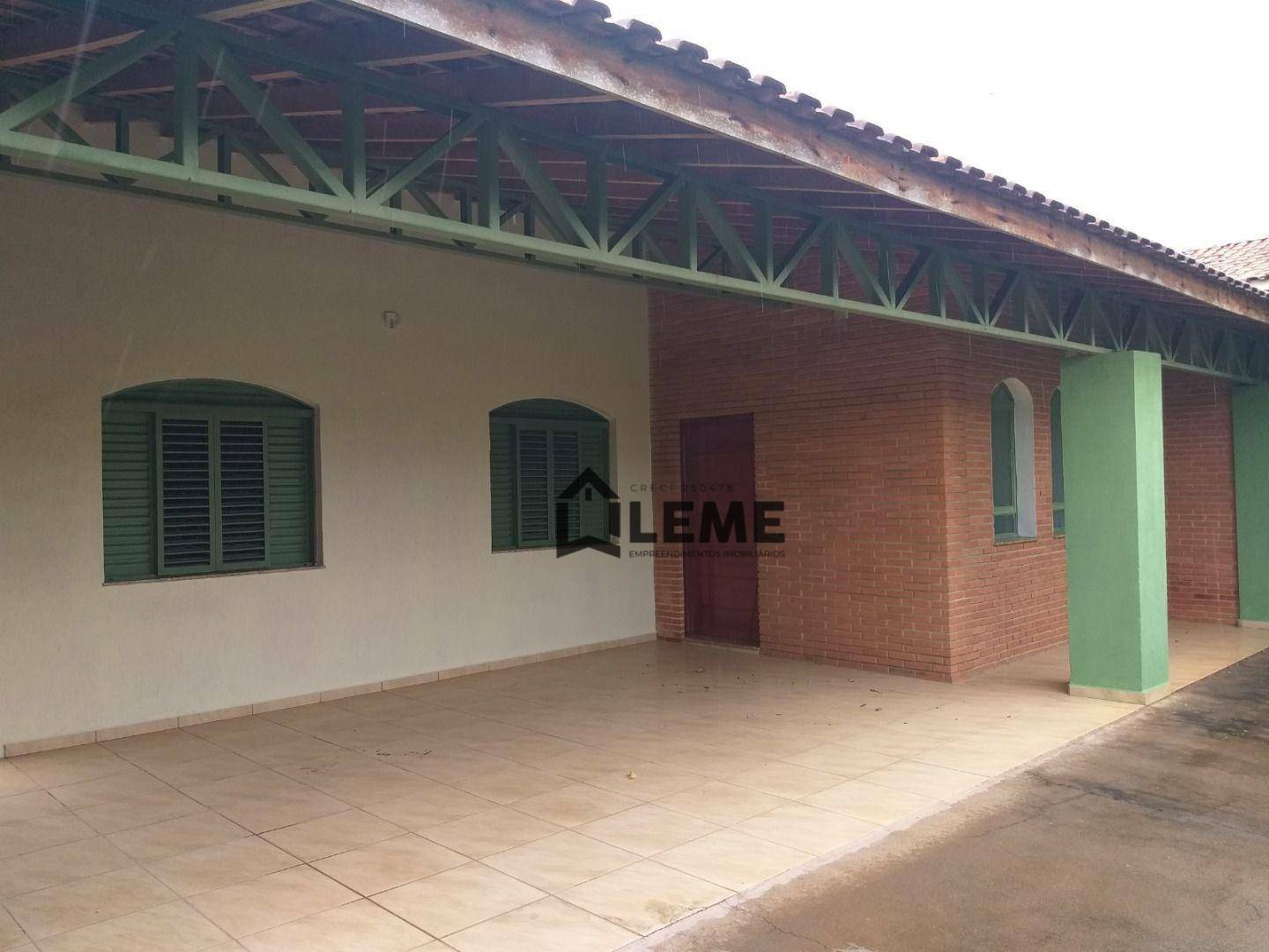 Casa à venda com 3 quartos, 161m² - Foto 1