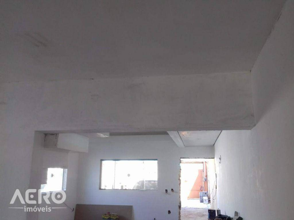 Casa à venda com 4 quartos, 220m² - Foto 12