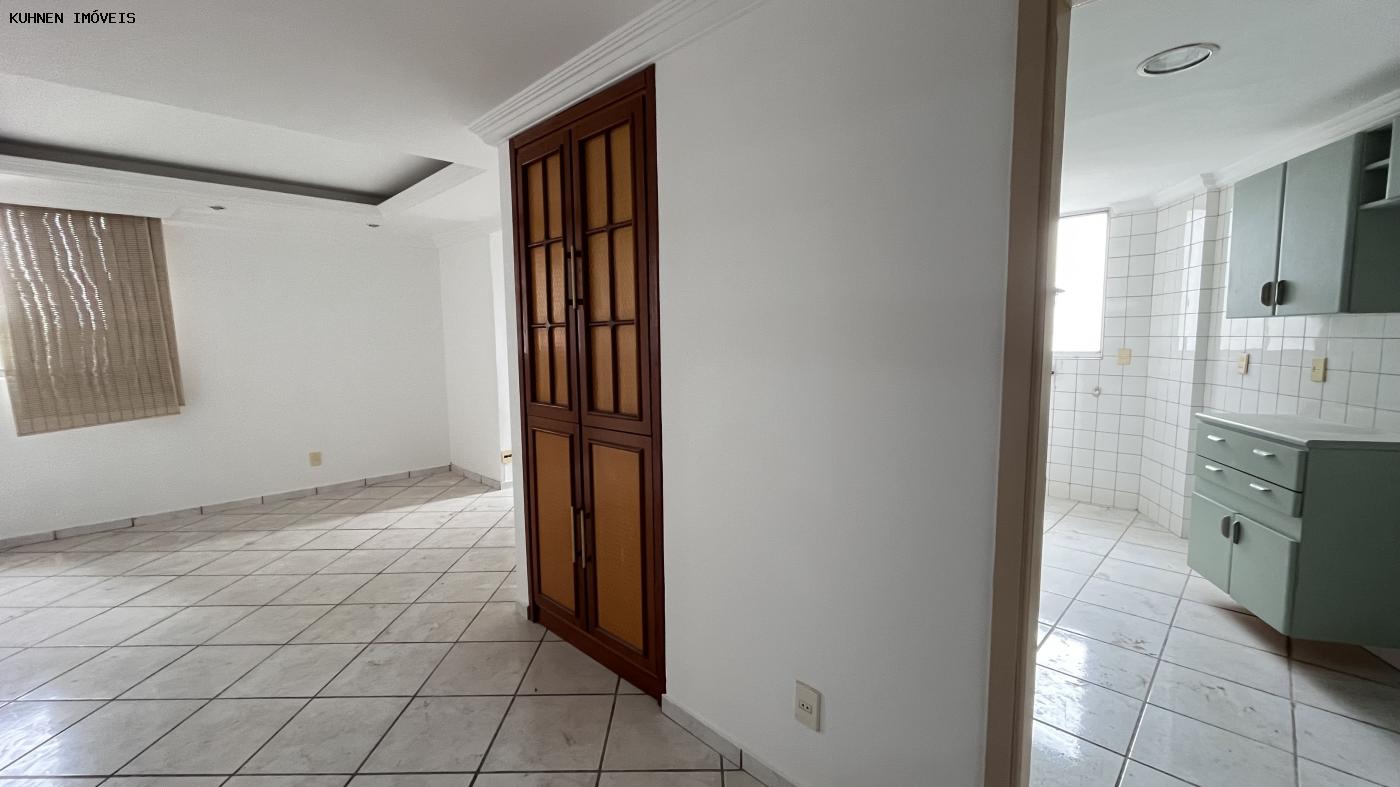 Apartamento à venda com 2 quartos, 95m² - Foto 3