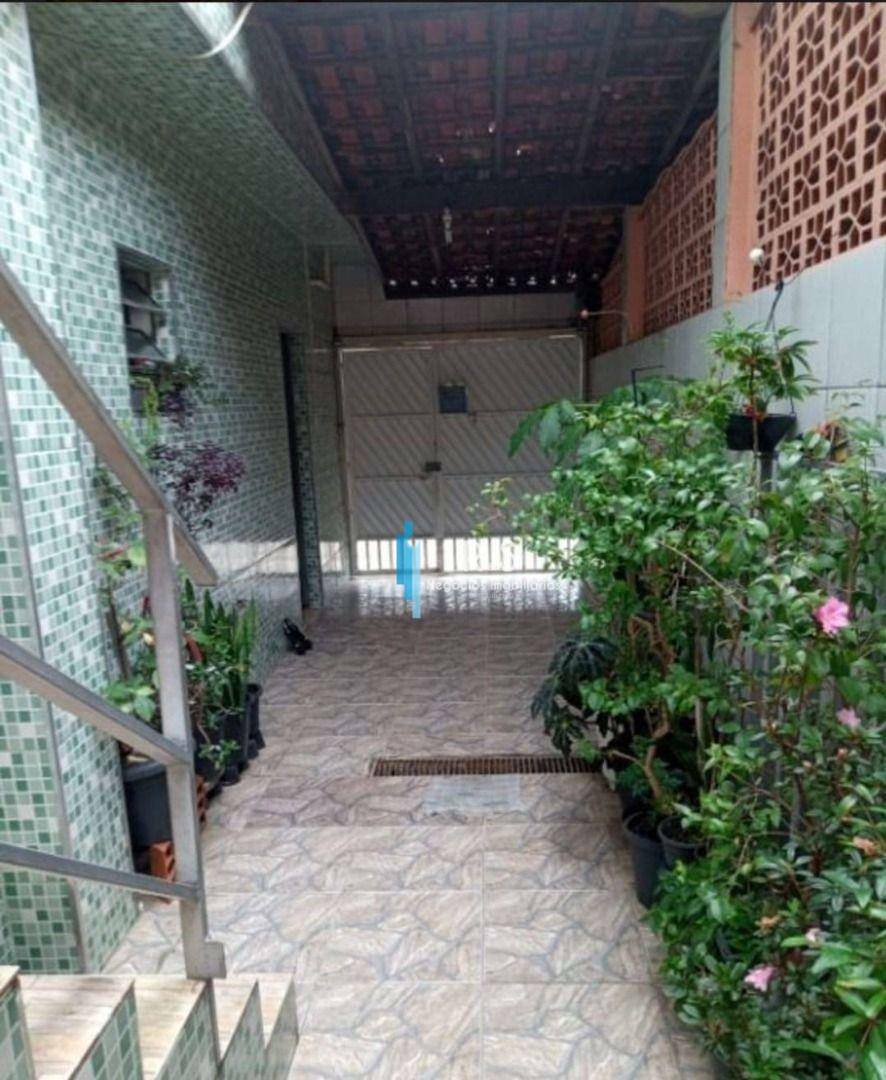 Casa à venda com 7 quartos, 210m² - Foto 5