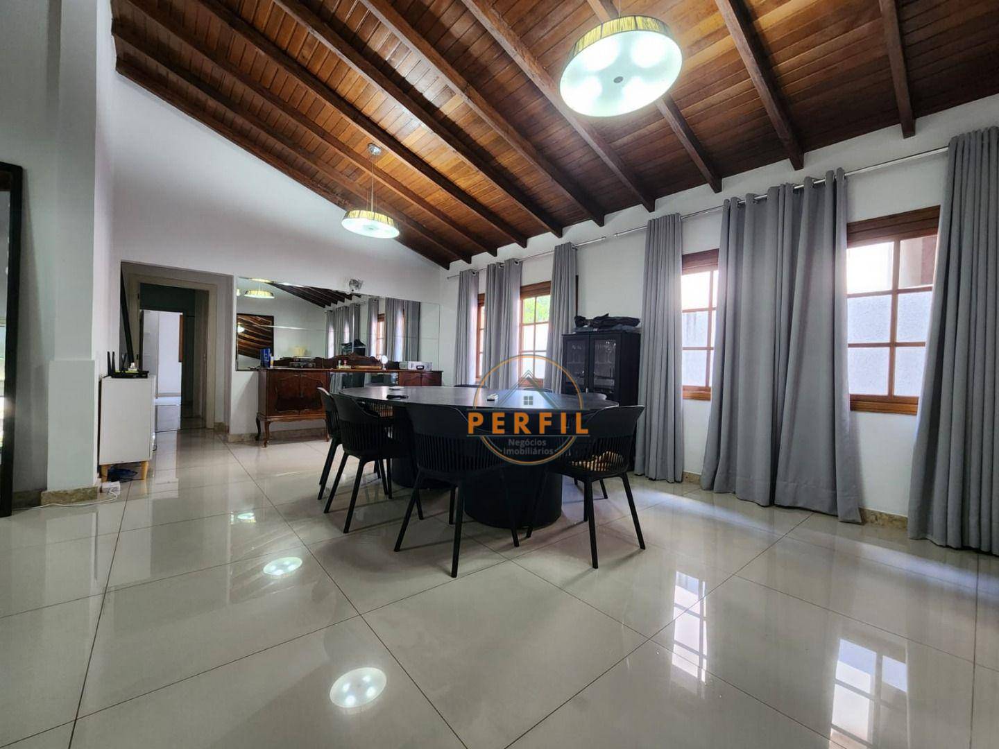 Casa de Condomínio à venda com 5 quartos, 238m² - Foto 3