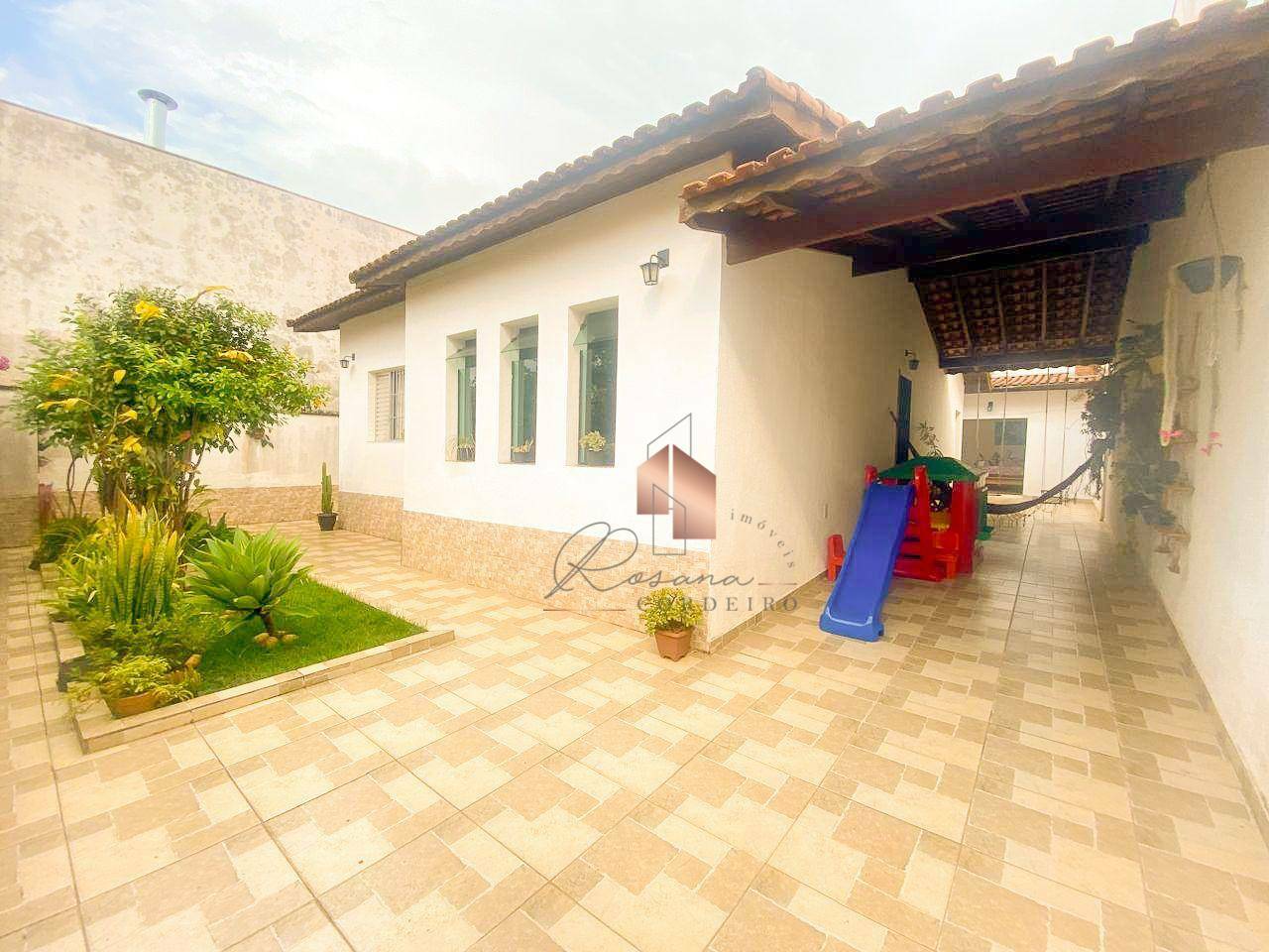 Casa à venda com 3 quartos, 164m² - Foto 1