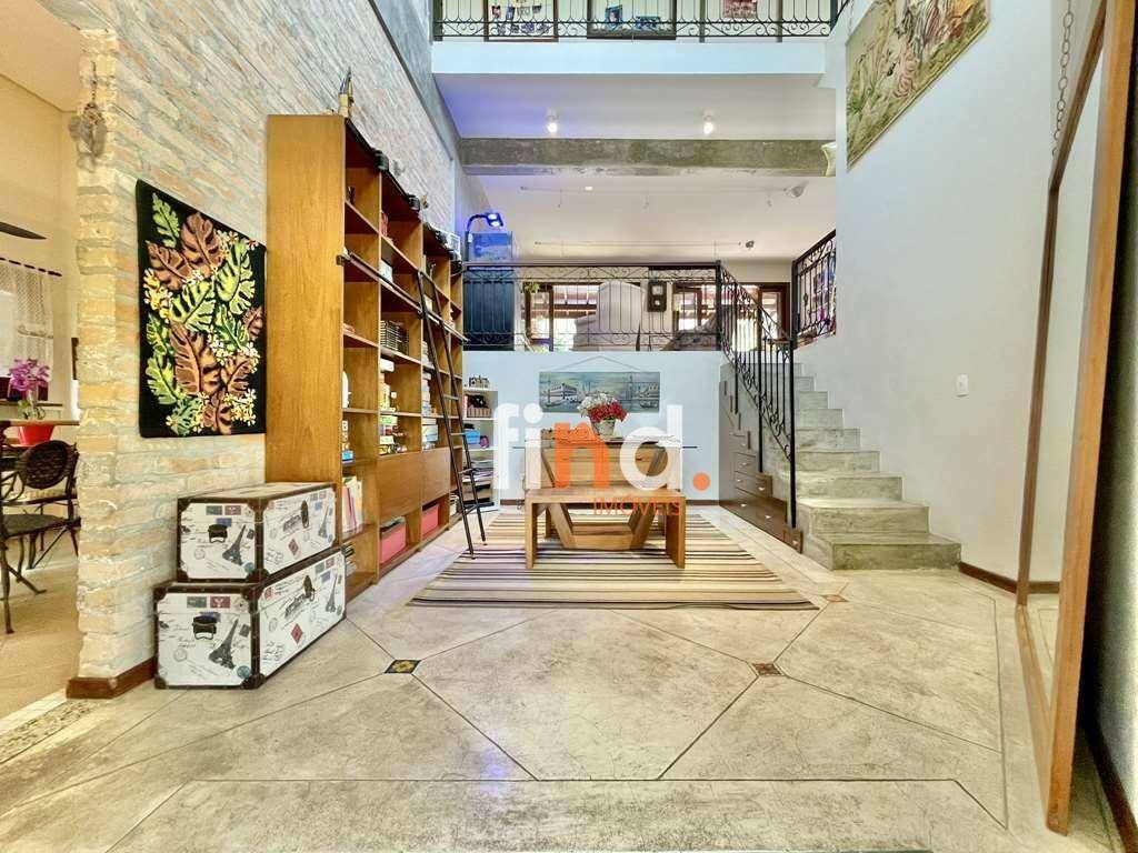 Casa de Condomínio à venda com 3 quartos, 323m² - Foto 2