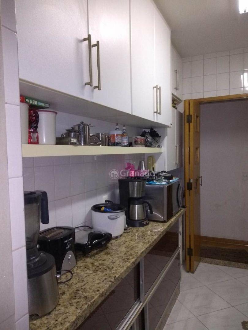 Apartamento à venda com 3 quartos, 75m² - Foto 4