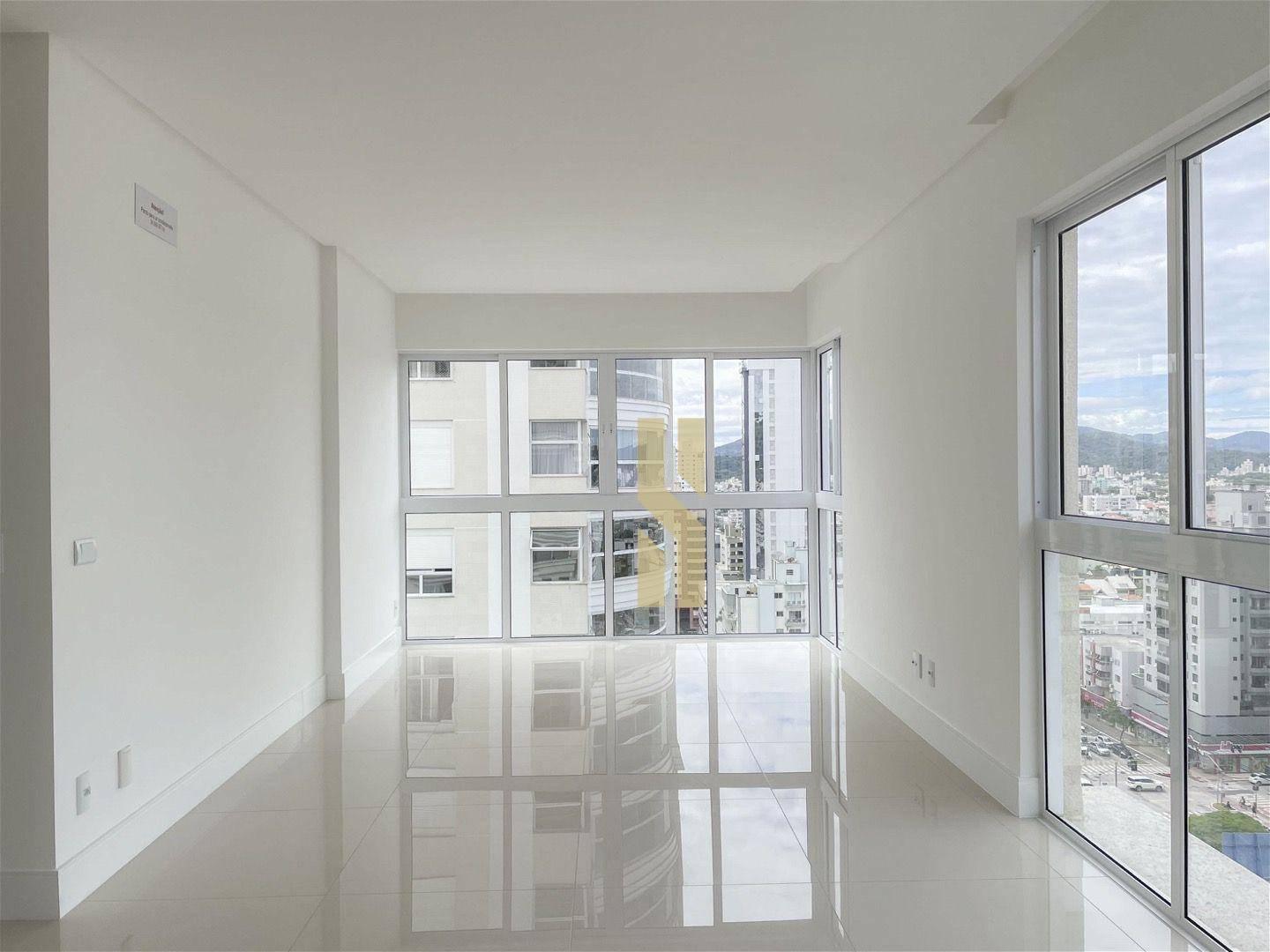 Apartamento à venda com 3 quartos, 123m² - Foto 8