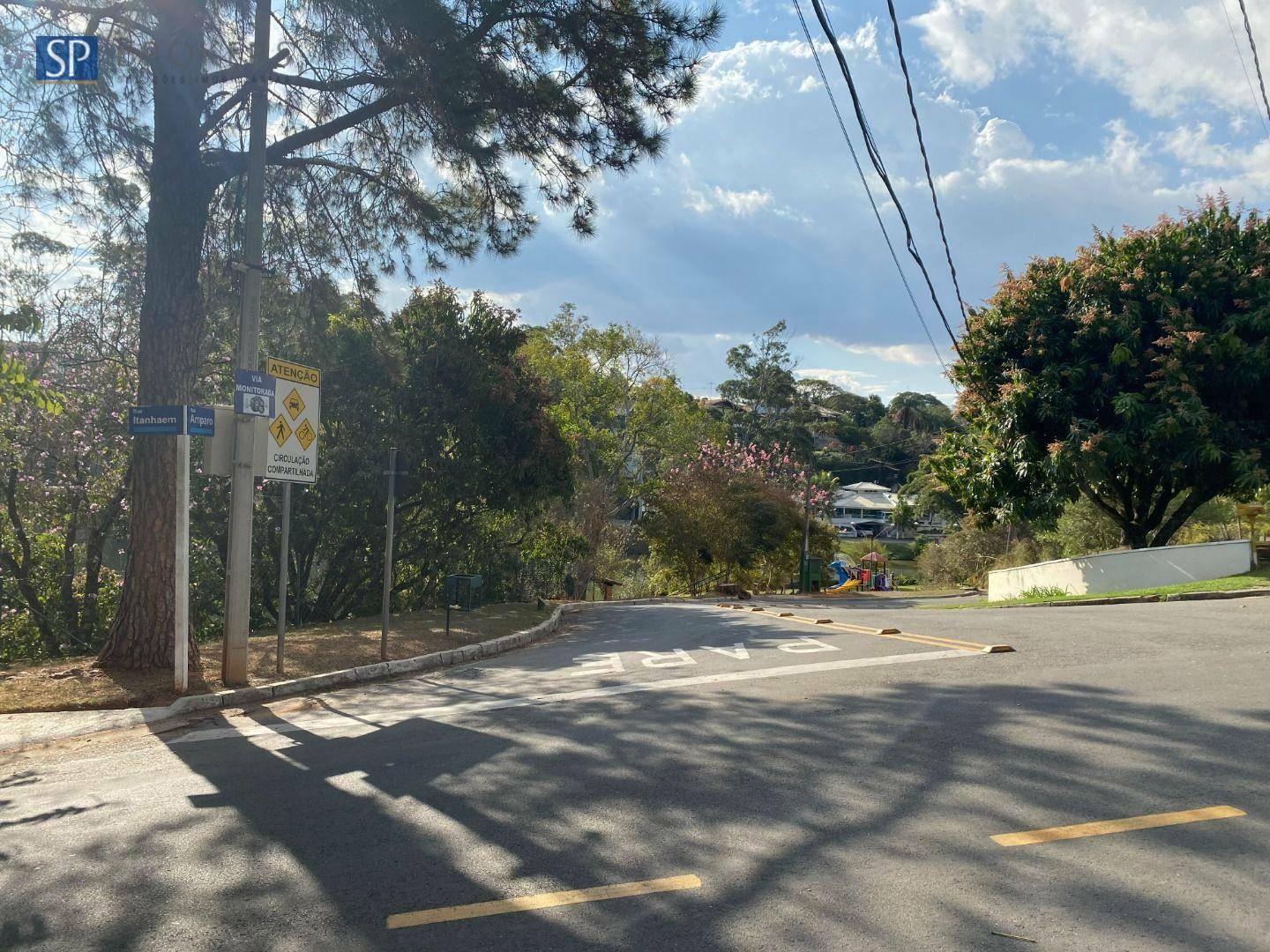 Casa de Condomínio para alugar com 4 quartos, 422m² - Foto 5
