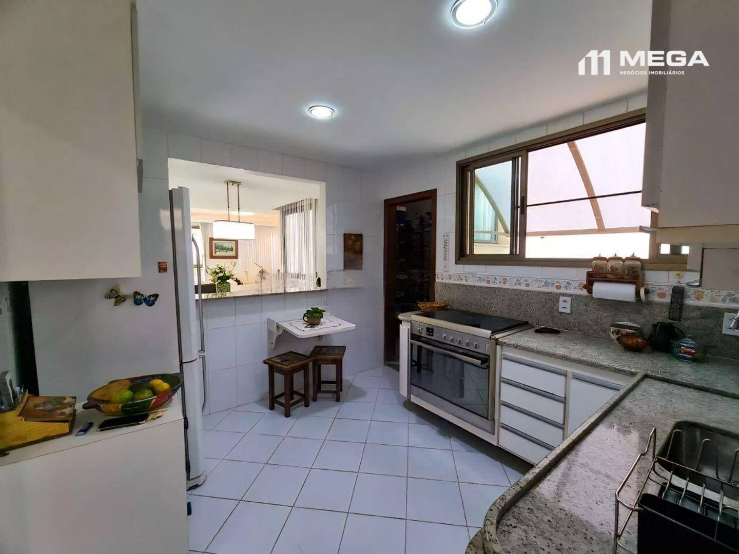 Casa à venda com 3 quartos, 337m² - Foto 11