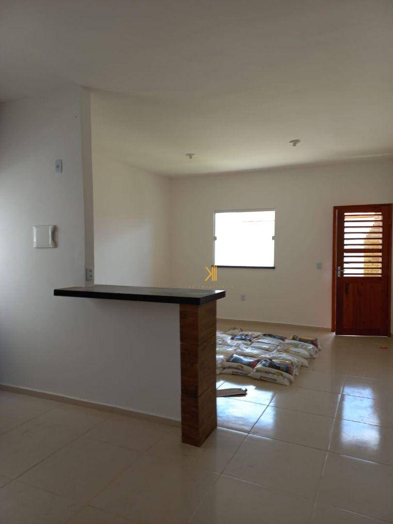 Casa à venda com 3 quartos, 98m² - Foto 4
