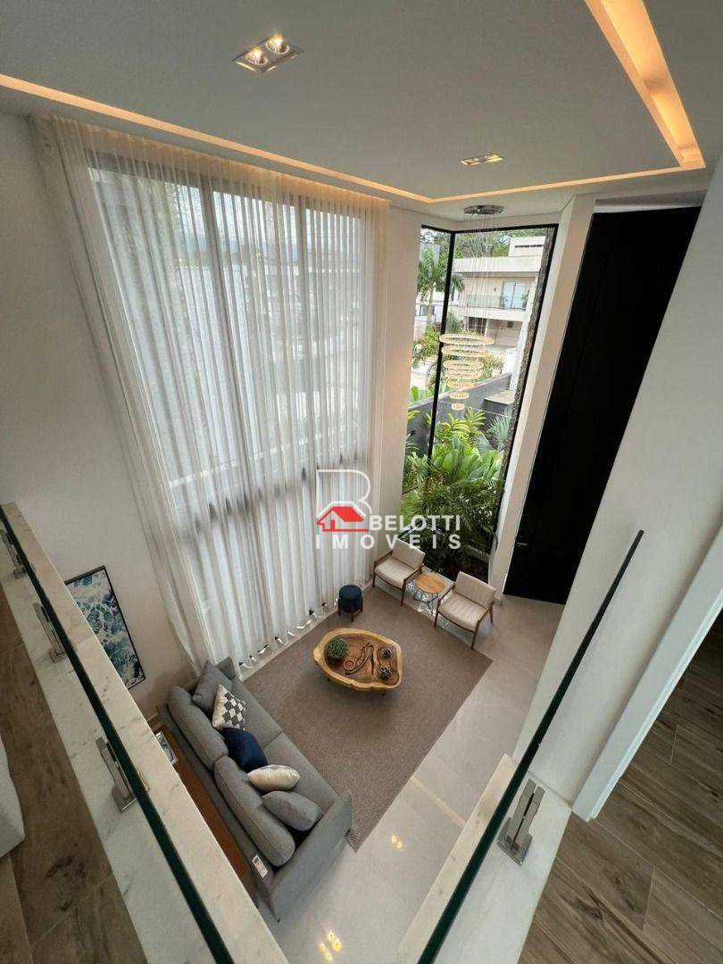 Casa à venda com 5 quartos, 335m² - Foto 2