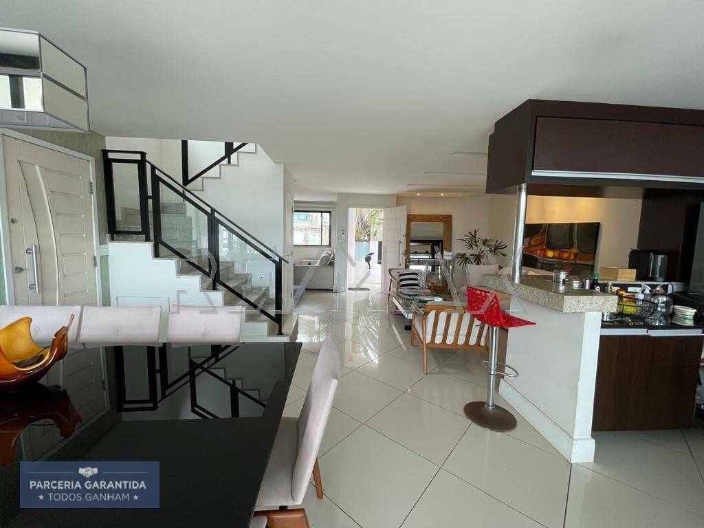 Casa à venda com 3 quartos, 226m² - Foto 7