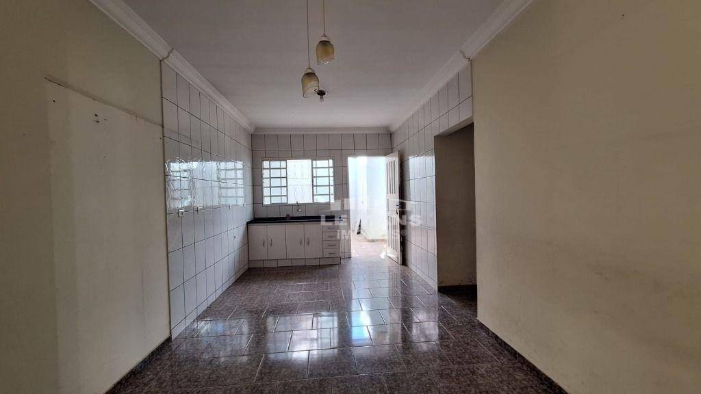 Casa à venda com 4 quartos, 120m² - Foto 14