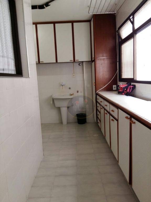 Apartamento à venda com 3 quartos, 180m² - Foto 8