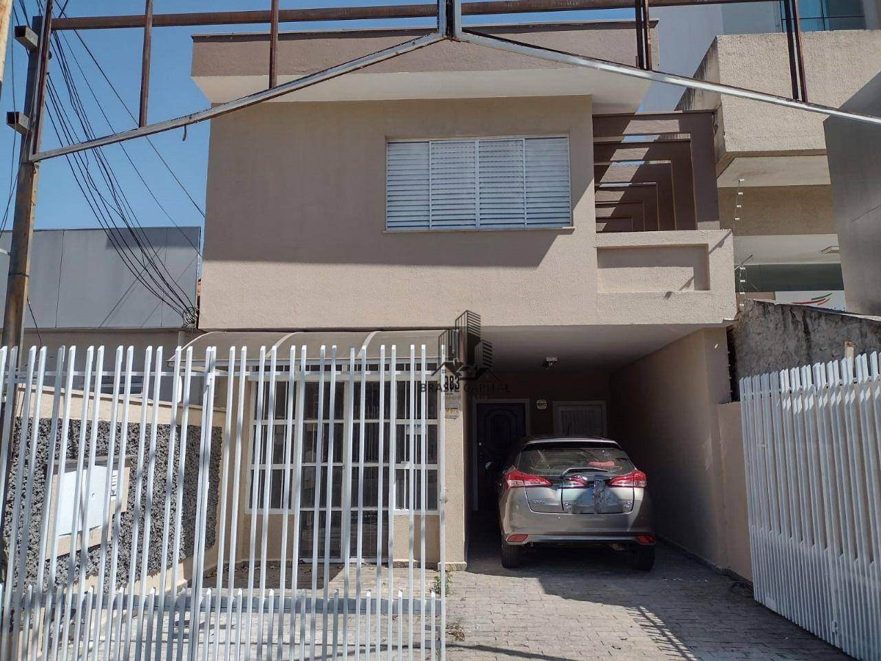 Sobrado à venda com 3 quartos, 210m² - Foto 1