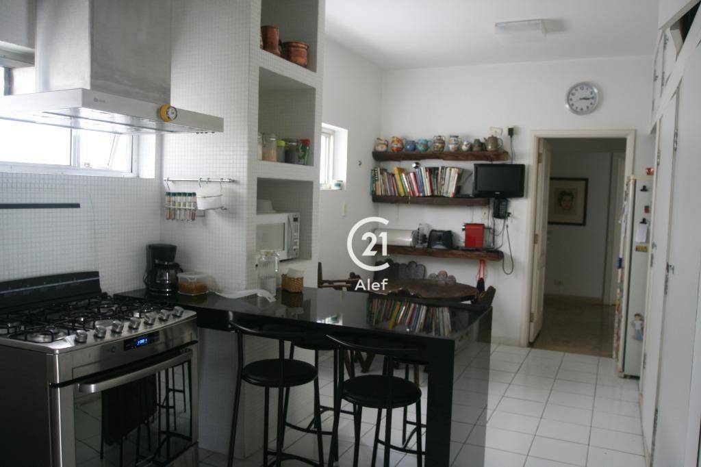 Apartamento à venda com 3 quartos, 240m² - Foto 7