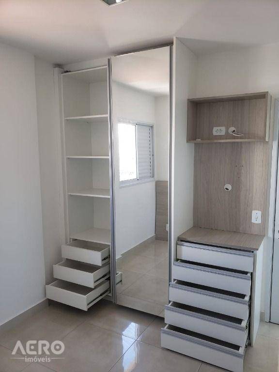 Apartamento para alugar com 2 quartos, 70m² - Foto 14