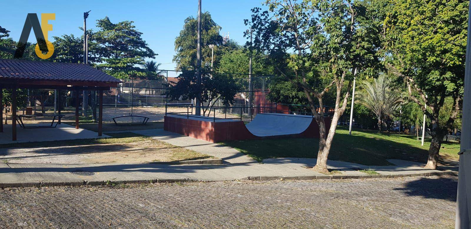 Casa à venda com 4 quartos, 371m² - Foto 1