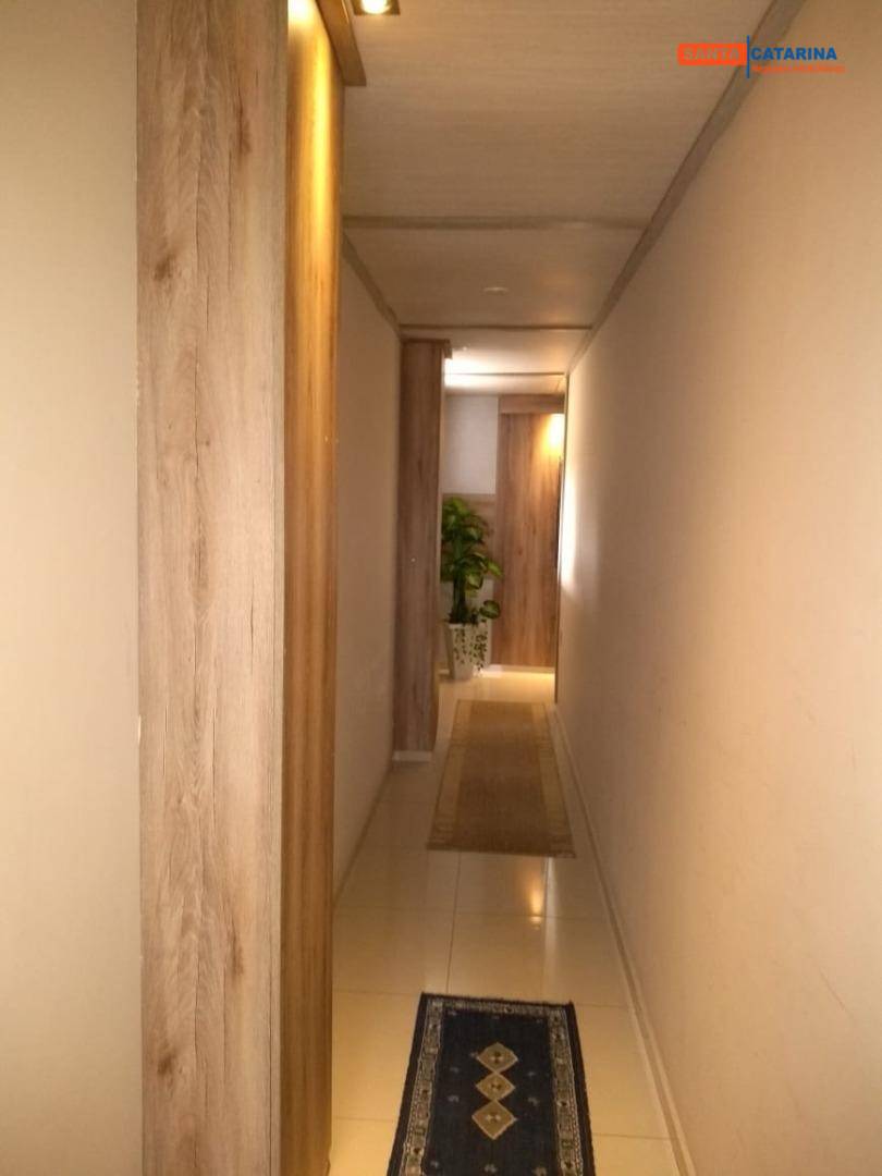 Apartamento à venda com 4 quartos, 180m² - Foto 25