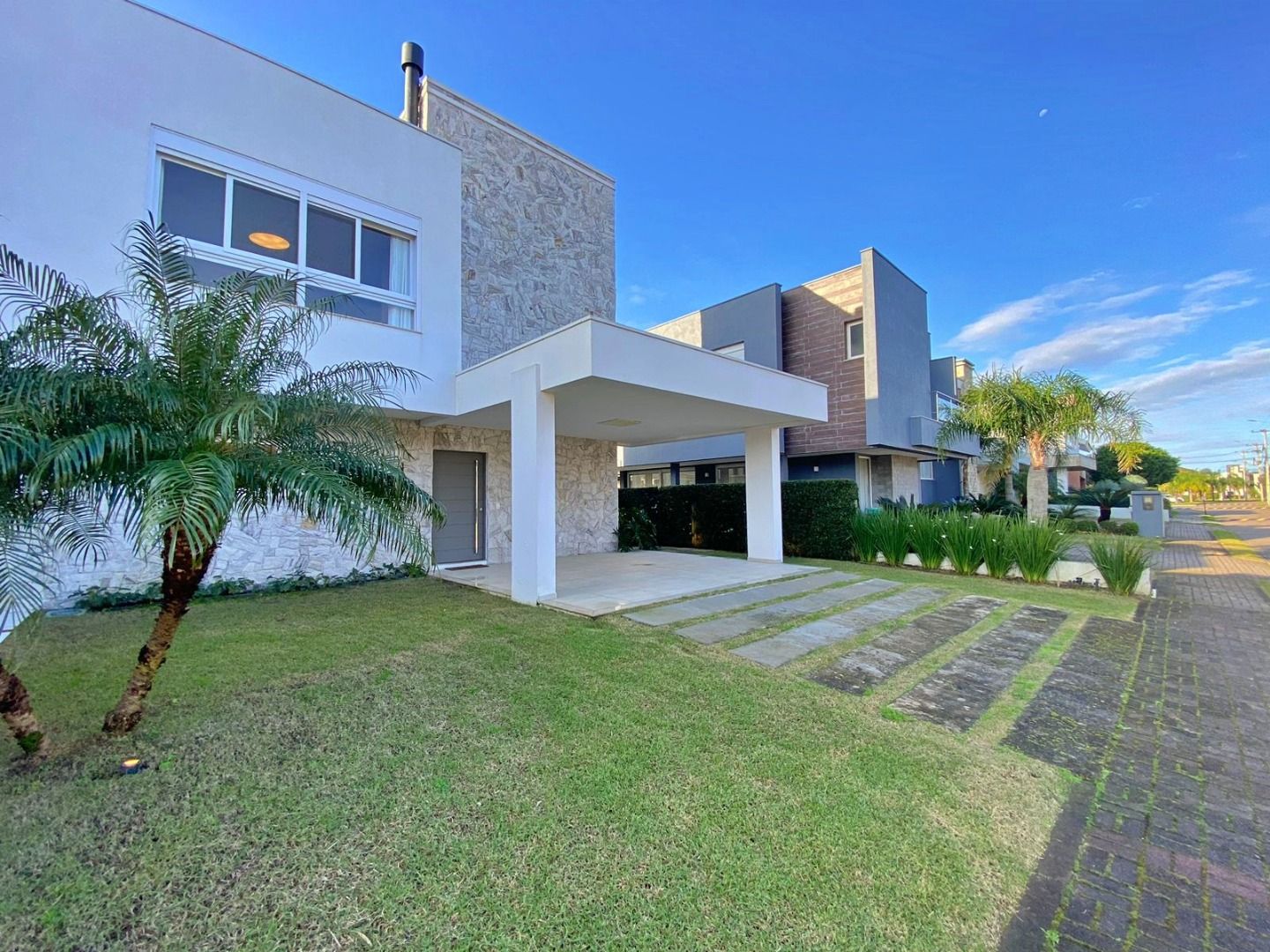 Casa de Condomínio à venda com 4 quartos, 182m² - Foto 2