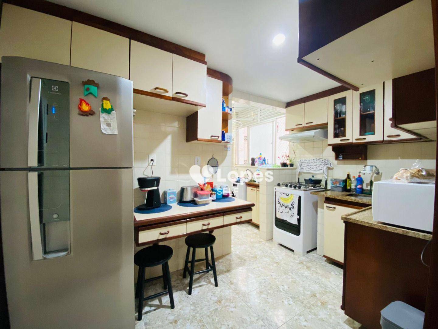 Apartamento à venda com 2 quartos, 70m² - Foto 11