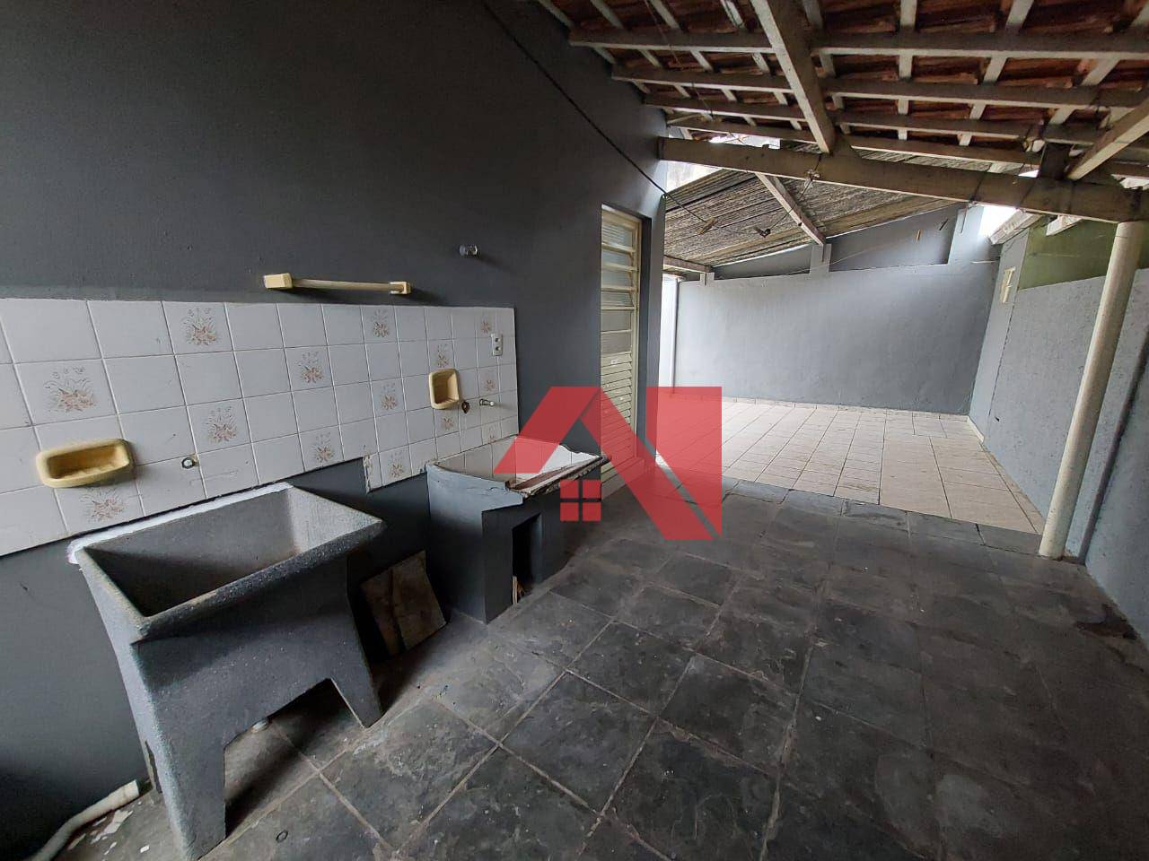 Casa à venda com 2 quartos, 70m² - Foto 9