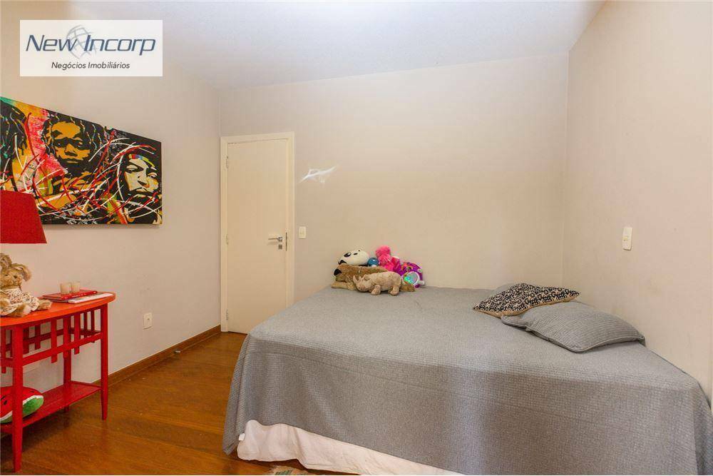 Apartamento à venda com 3 quartos, 218m² - Foto 19