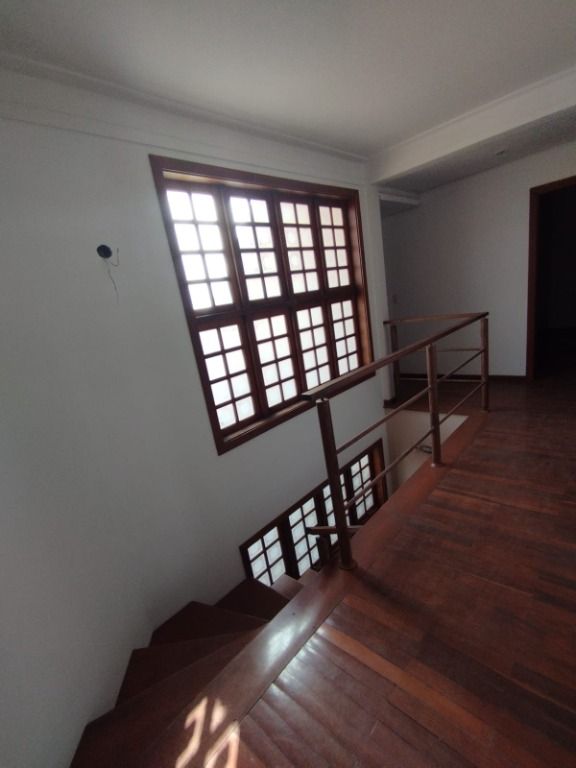 Casa para alugar com 5 quartos, 360m² - Foto 7