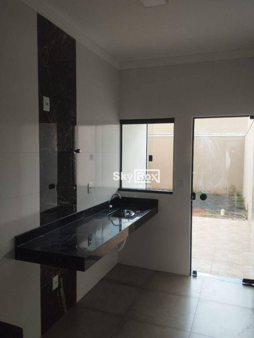 Casa à venda com 2 quartos, 56m² - Foto 2