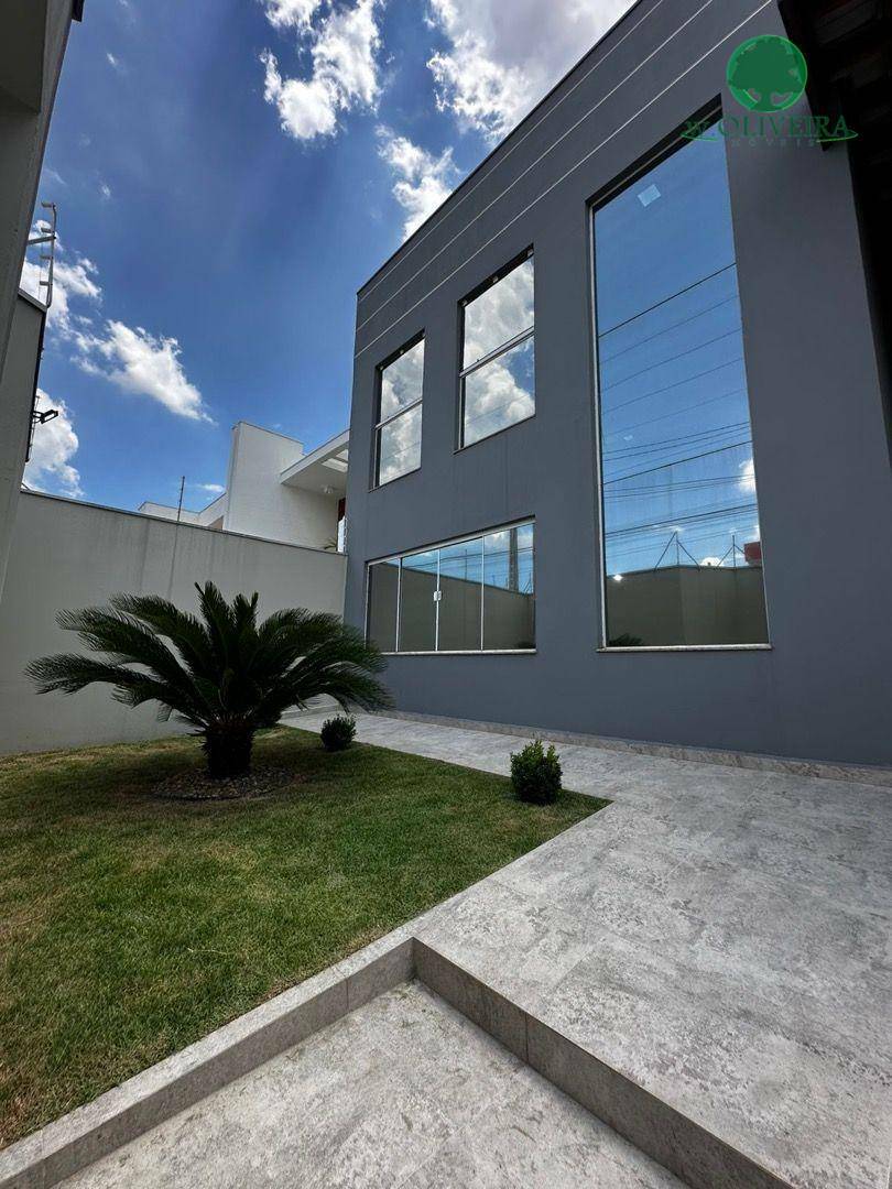 Casa à venda com 3 quartos, 187m² - Foto 2