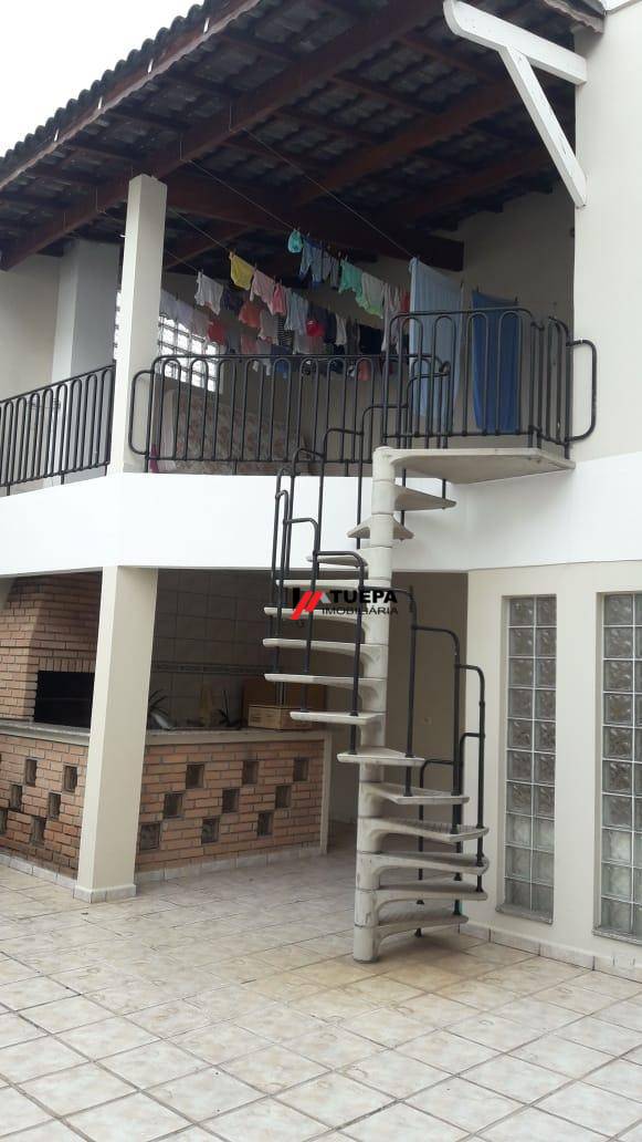 Sobrado à venda com 4 quartos, 364m² - Foto 1