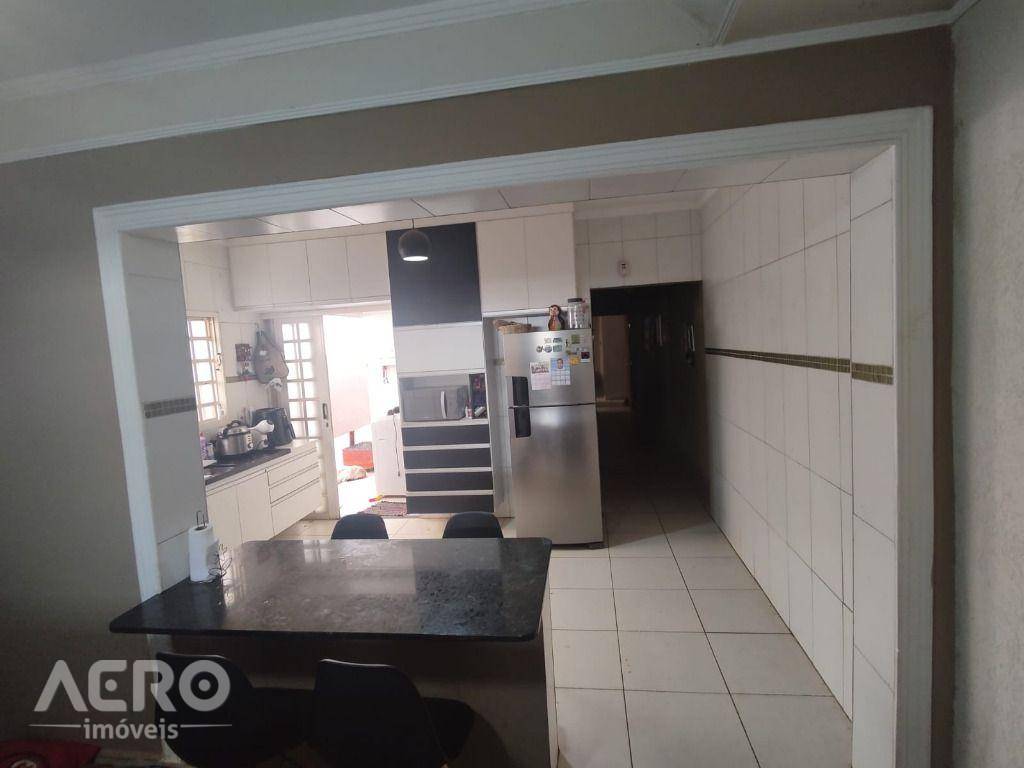 Casa à venda com 2 quartos, 135m² - Foto 11
