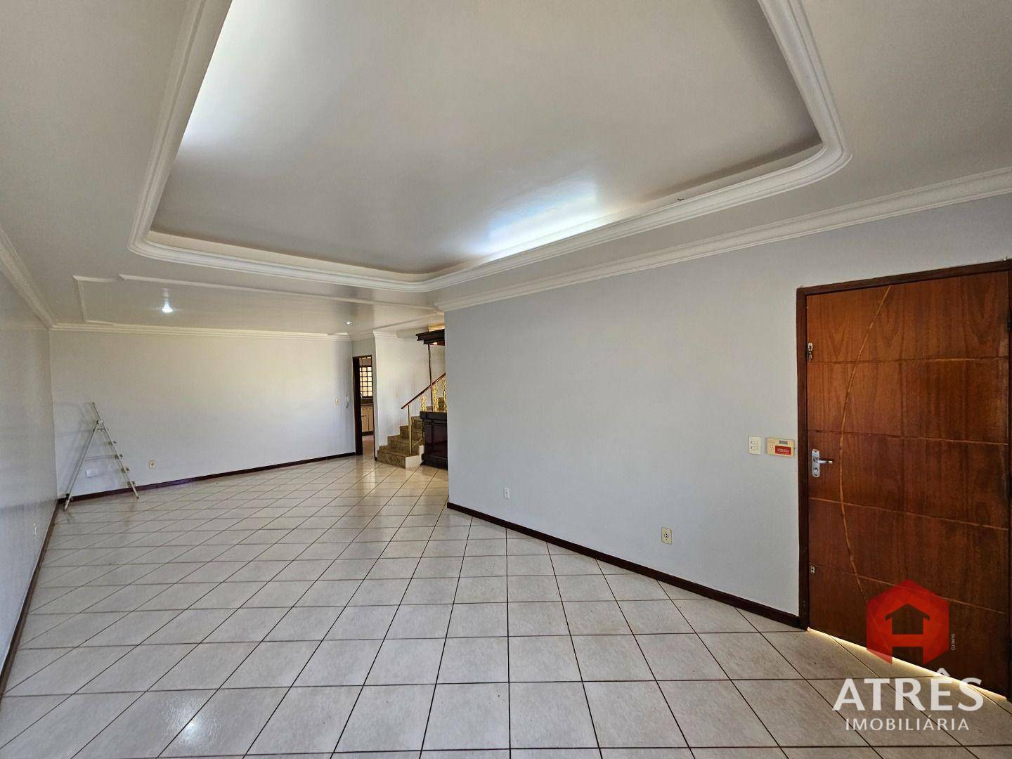 Sobrado para alugar com 5 quartos, 220m² - Foto 1