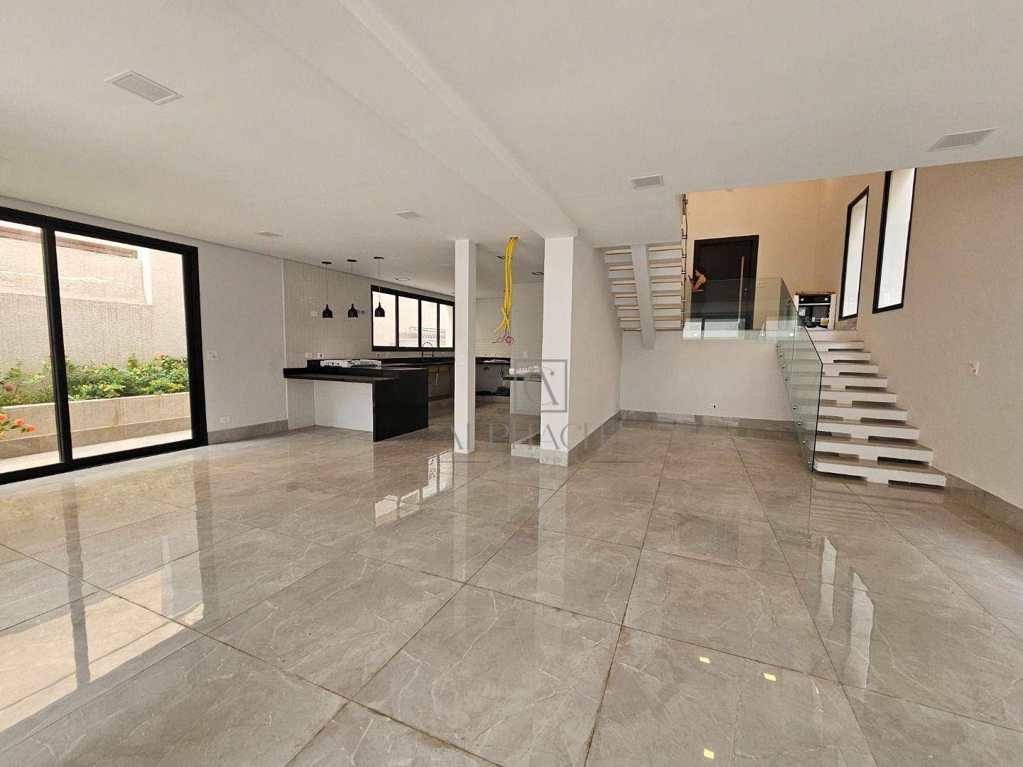 Casa de Condomínio à venda com 3 quartos, 310m² - Foto 1