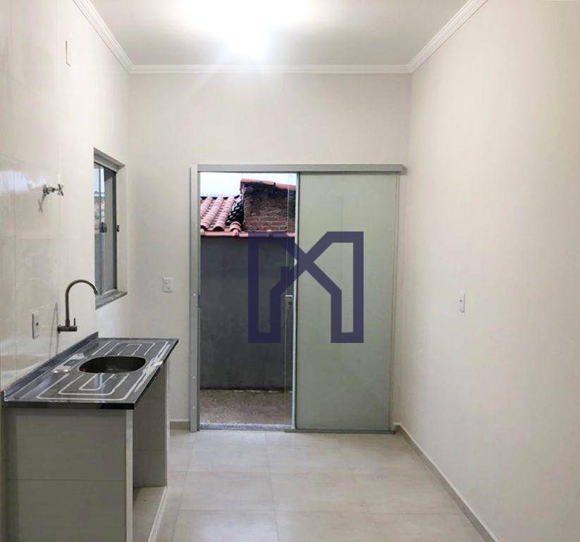 Casa à venda com 2 quartos, 60m² - Foto 2