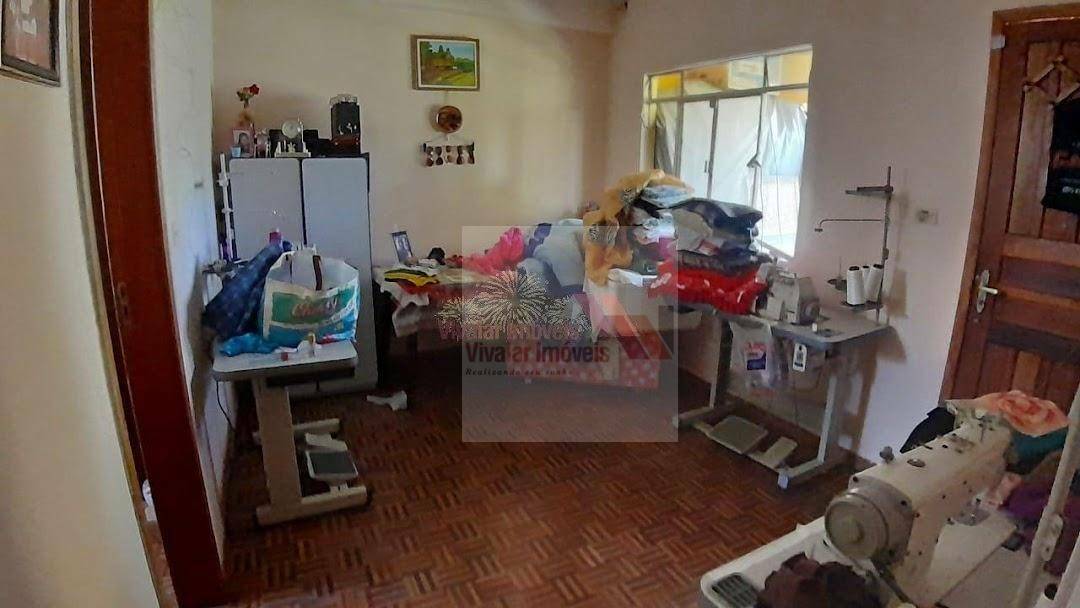 Casa à venda com 3 quartos, 100m² - Foto 4