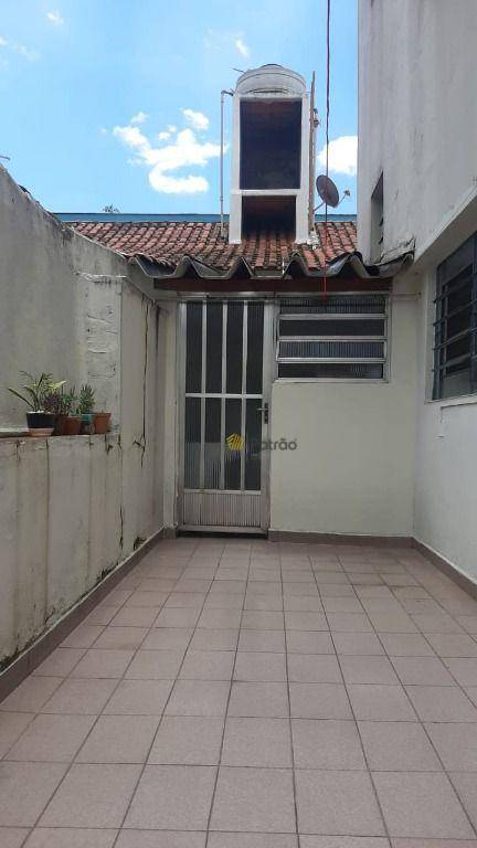 Apartamento para alugar com 3 quartos, 142m² - Foto 13