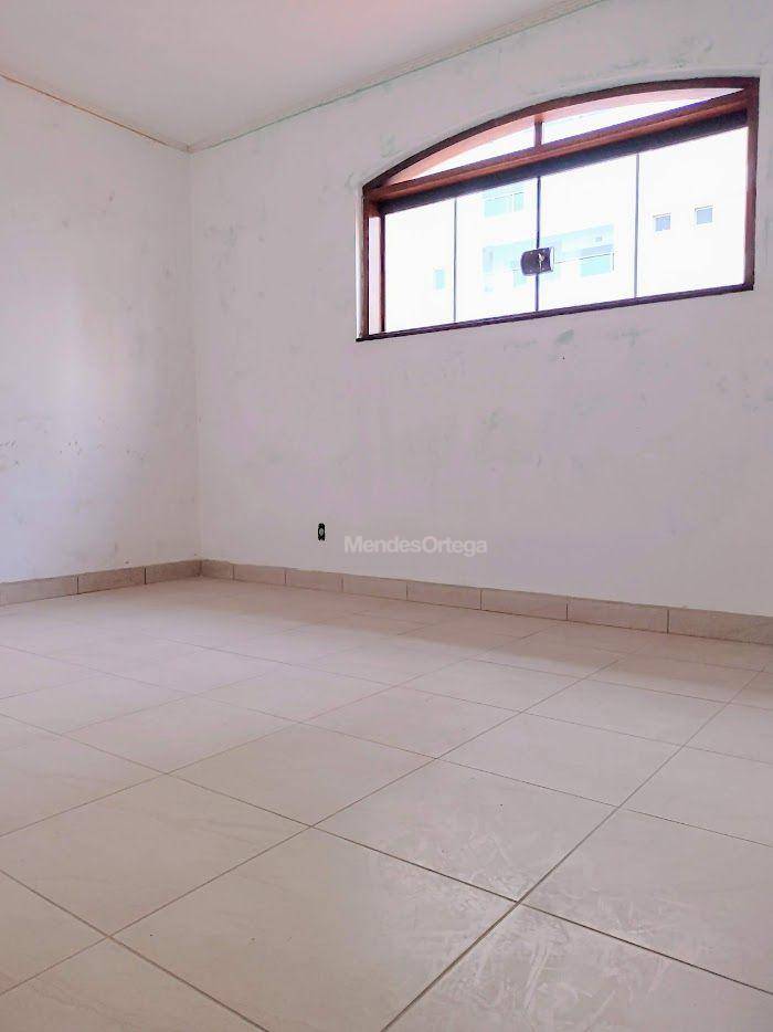 Casa para alugar com 4 quartos, 430m² - Foto 27