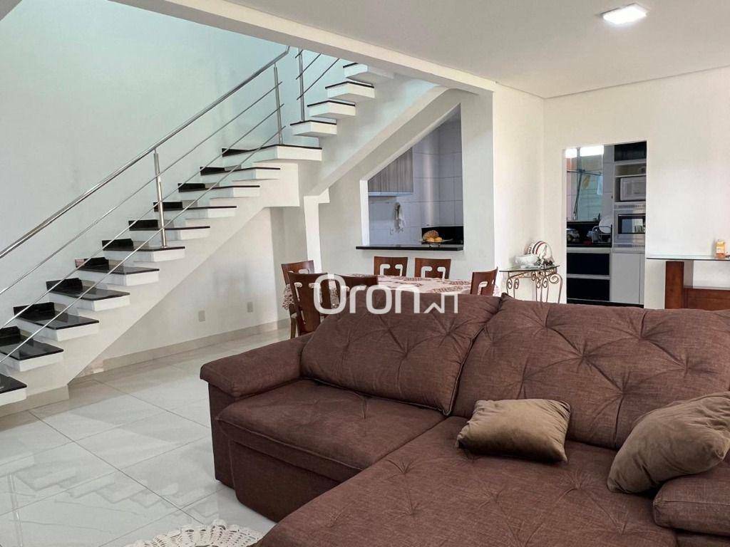 Sobrado à venda com 3 quartos, 150m² - Foto 1