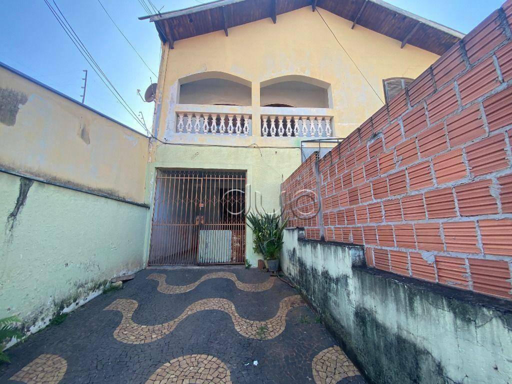 Casa à venda com 3 quartos, 294m² - Foto 1