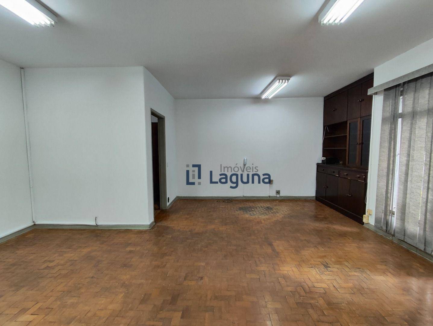 Casa para alugar com 3 quartos, 285m² - Foto 6